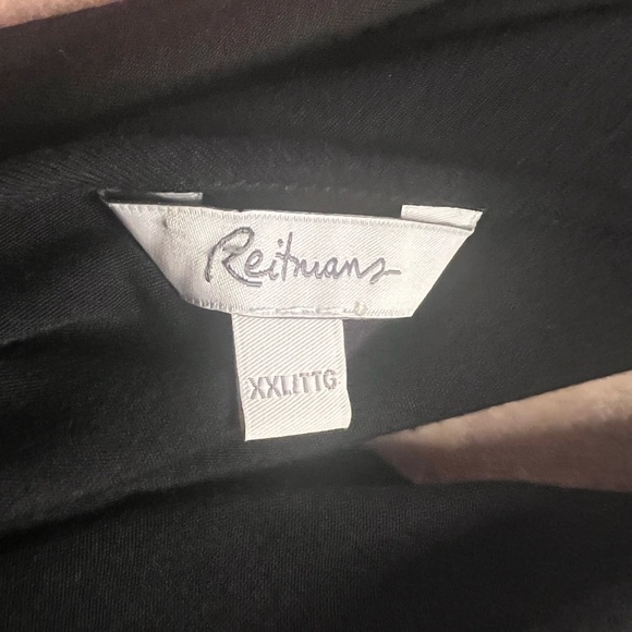 Reitmans sleeveless split hem shirt - Picture 2 of 4